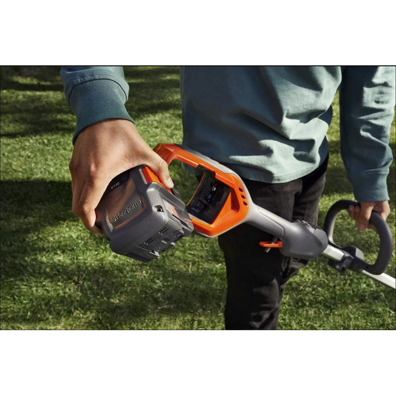 Husqvarna 215IL Decespugliatore a batteria 36 Volt con batteria e caricabatterie