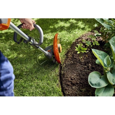 Tagliaerba a batteria Husqvarna 110 iL 36 Volt con batteria e caricabatterie