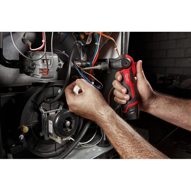 MILWAUKEE M12SI-201C SALDATORE COMPATTO CON TESTA ORIENTABILE 2 AH 400 GRADI