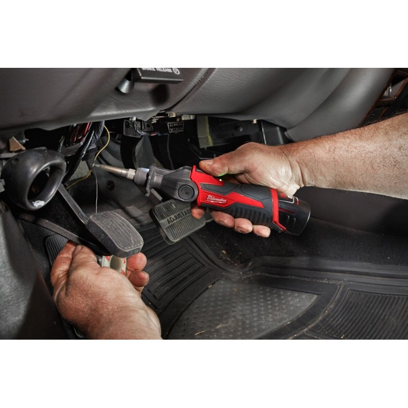 MILWAUKEE M12SI-201C SALDATORE COMPATTO CON TESTA ORIENTABILE 2 AH 400 GRADI