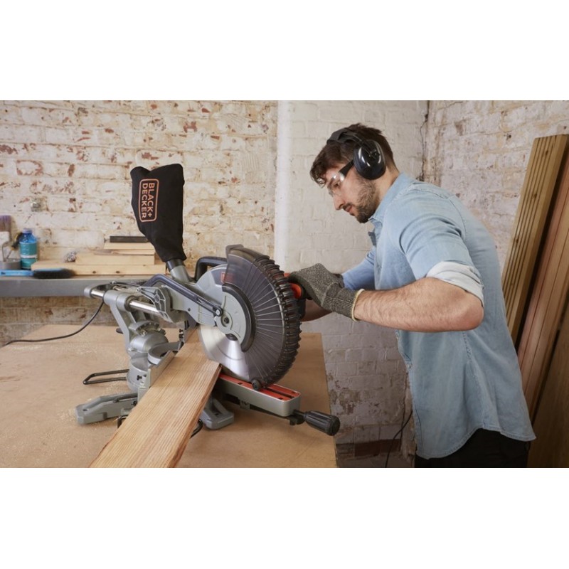 Black & Decker BES710-QS Troncatrice 2100W 254 mm per tagli a 45 e 90 gradi