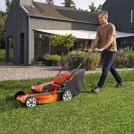 HUSQVARNA LC 142i Rasaerba a batteria ecologico a spinta taglio 42 cm solo corpo