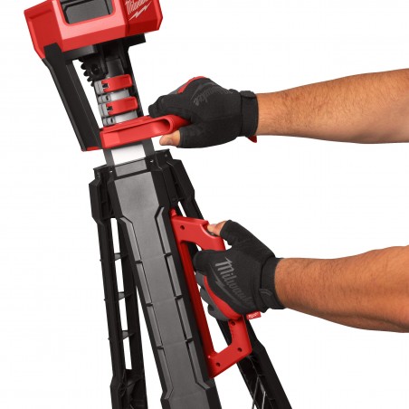 Milwaukee M18 Sal 2-0 Faro LED con treppiede 18 Volt senza batteria