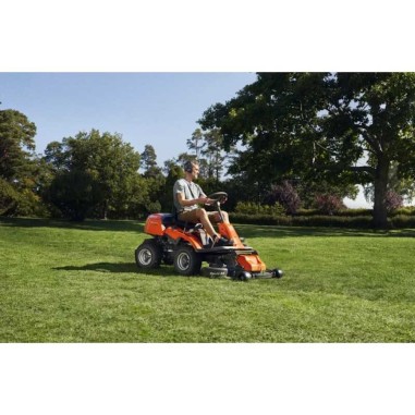 Trattorino rider con piatto Husqvarna R214C a Benzina 413 cm³ 191 Kg