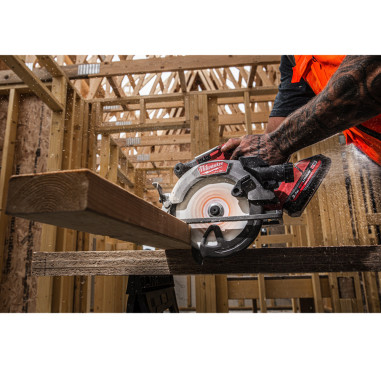MILWAUKEE Sega circolare 55 mm per legno M18 FCS552-0X FUEL con valigetta
