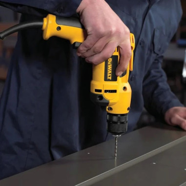 DeWalt DWD014S-QS Avvitatore Elettrico rotativo 550W compatto 10mm mandrino autoserrante