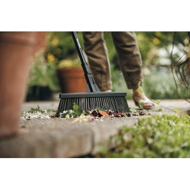 Fiskars M scopa scopone super leggera ergonomica giardino viale + manico incluso