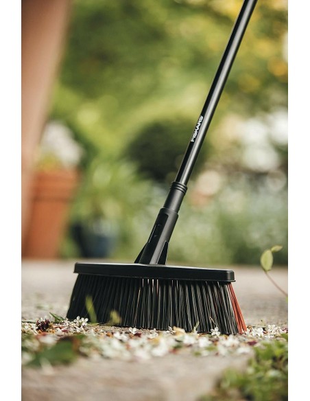 Fiskars M scopa scopone super leggera ergonomica giardino viale + manico incluso