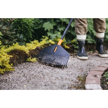 Fiskars Scopa per foglie Solid M rastrello denti resistenti flessibili
