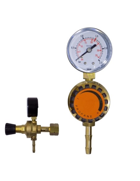 RIDUTTORE DI PRESSIONE PROPANO GAS CON MANOMETRO USCITA 2,5 BAR