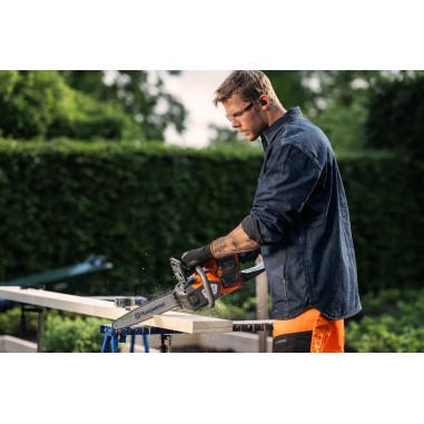 Husqvarna 215i motosega 36V lama 30 cm Kit batteria e caricabatterie