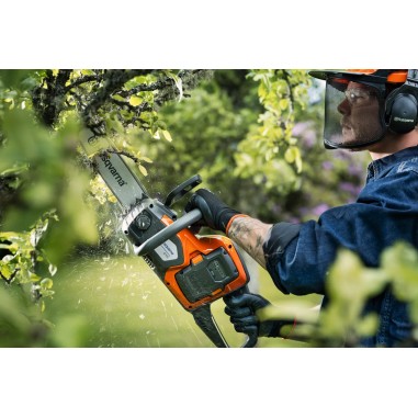 Husqvarna 215i motosega 36V lama 30 cm Kit batteria e caricabatterie