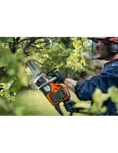 Husqvarna 215i motosega 36V lama 30 cm Kit batteria e caricabatterie